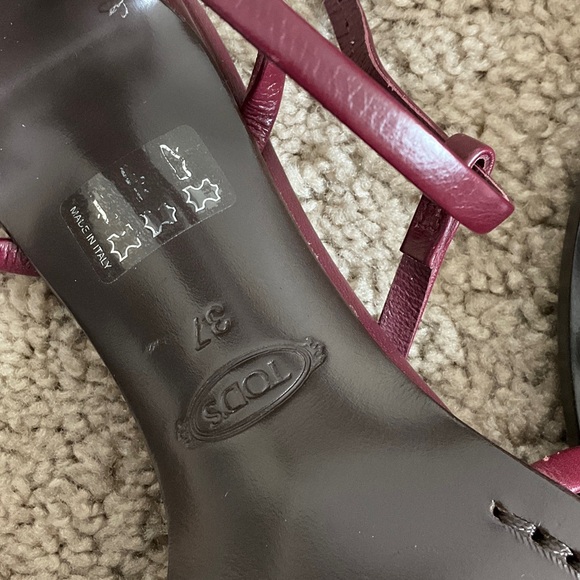 Tod's Women's Strappy Sandals in Burgundy - Picture 7 of 8